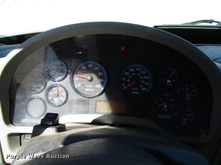 image for item FJ9680 2008 International 7400 truck cab and chassis