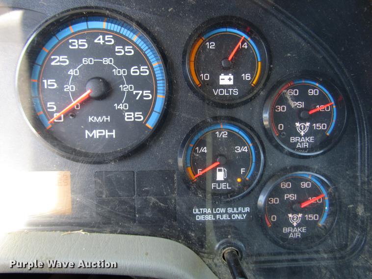 image for item FJ9680 2008 International 7400 truck cab and chassis