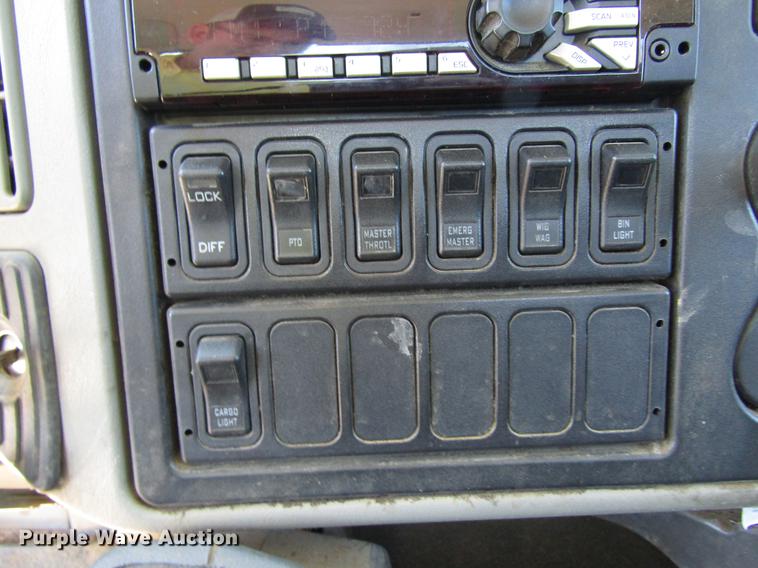 image for item FJ9680 2008 International 7400 truck cab and chassis