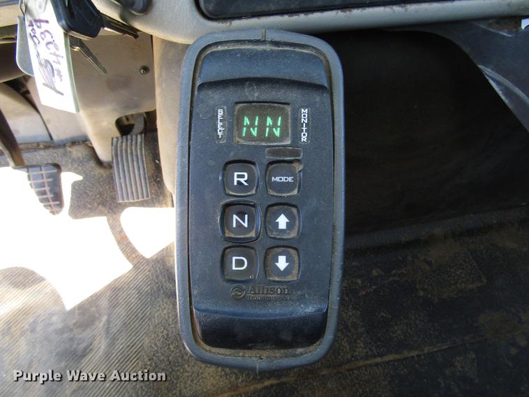 image for item FJ9680 2008 International 7400 truck cab and chassis