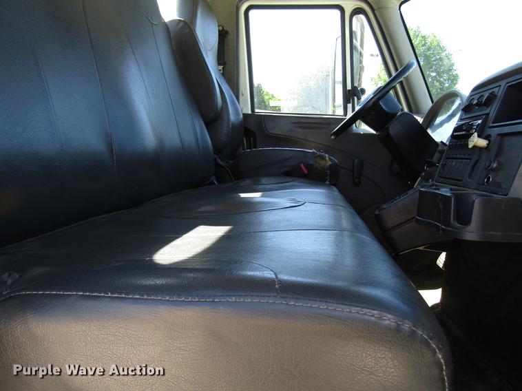 image for item FJ9680 2008 International 7400 truck cab and chassis