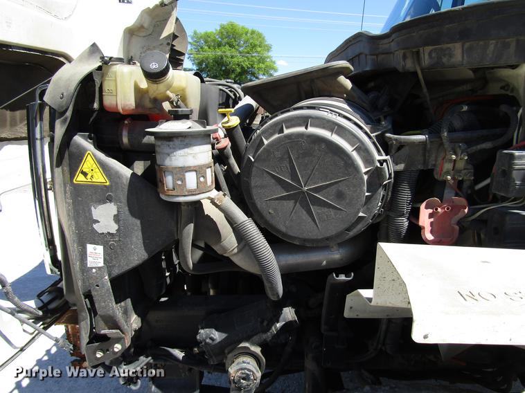 image for item FJ9680 2008 International 7400 truck cab and chassis