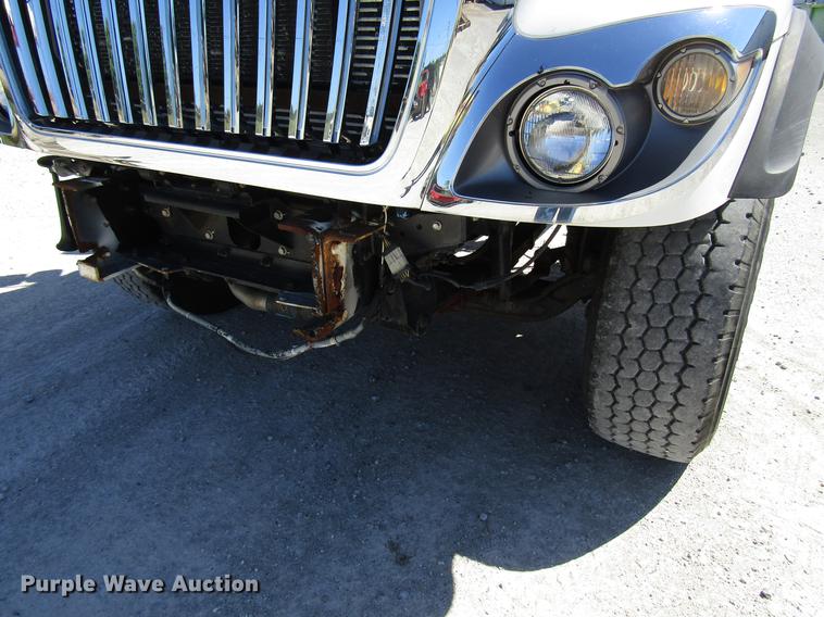 image for item FJ9680 2008 International 7400 truck cab and chassis