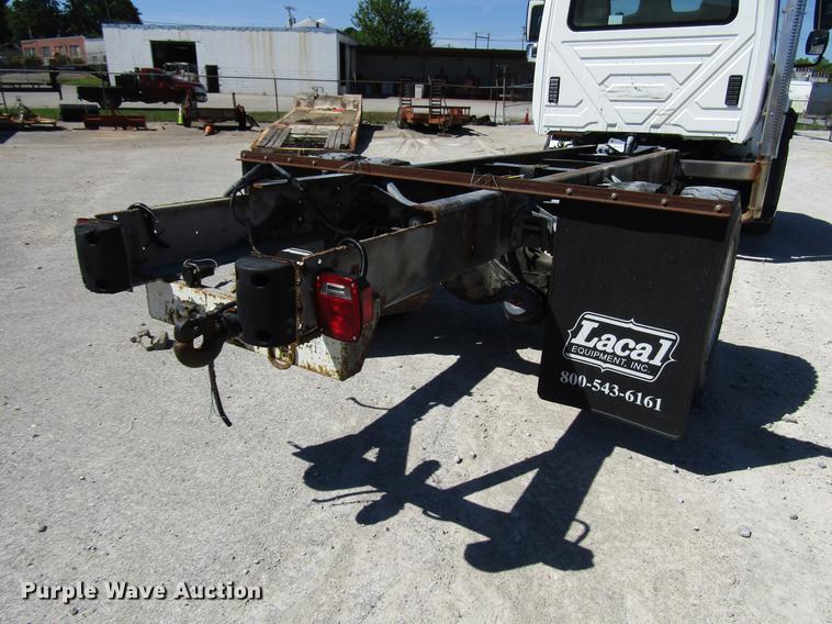 image for item FJ9680 2008 International 7400 truck cab and chassis