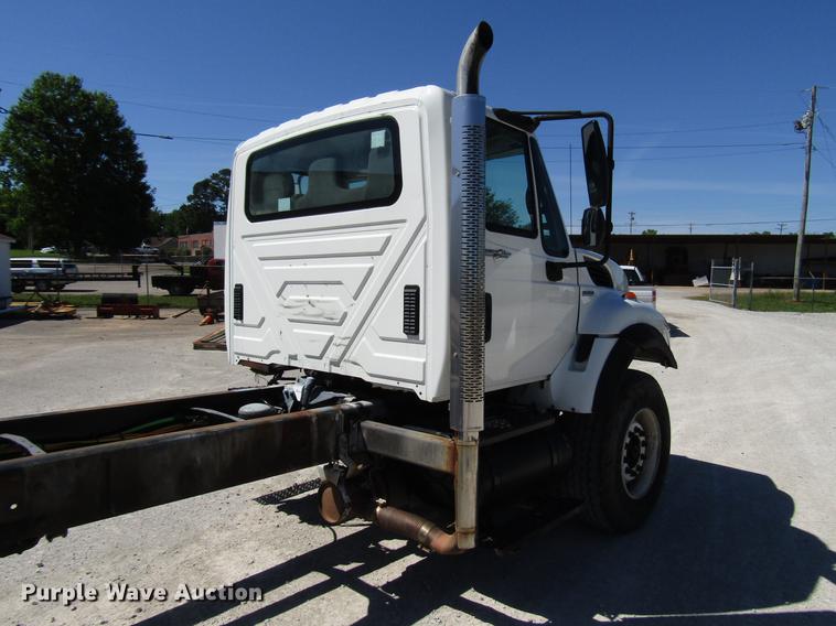 image for item FJ9680 2008 International 7400 truck cab and chassis