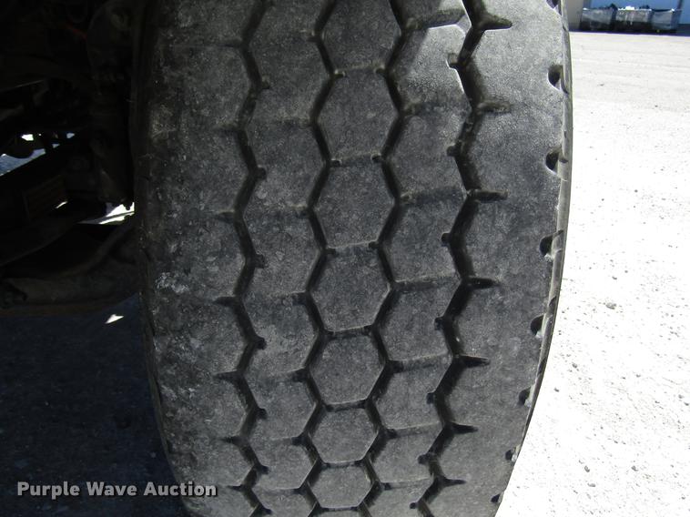 image for item FJ9680 2008 International 7400 truck cab and chassis