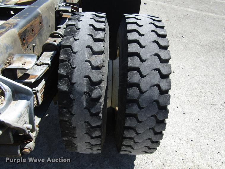 image for item FJ9680 2008 International 7400 truck cab and chassis