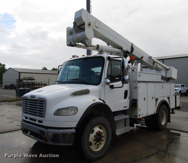image for item FJ9686 2010 Freightliner Business Class M2 bucket truck