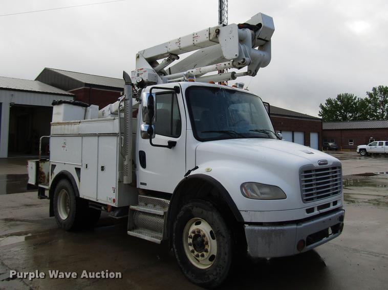 image for item FJ9686 2010 Freightliner Business Class M2 bucket truck