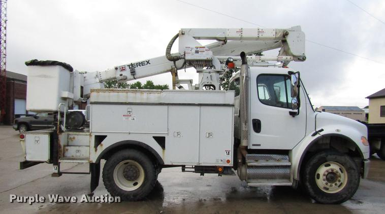 image for item FJ9686 2010 Freightliner Business Class M2 bucket truck