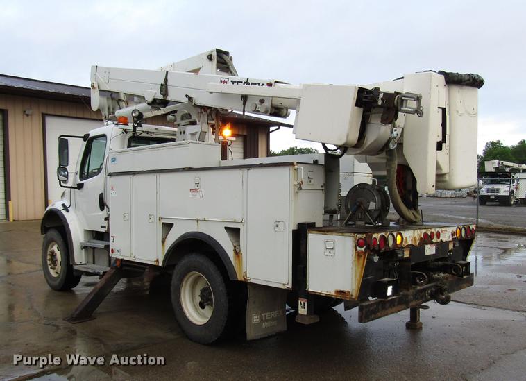 image for item FJ9686 2010 Freightliner Business Class M2 bucket truck