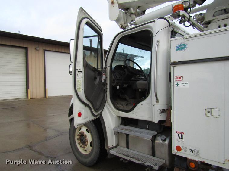 image for item FJ9686 2010 Freightliner Business Class M2 bucket truck