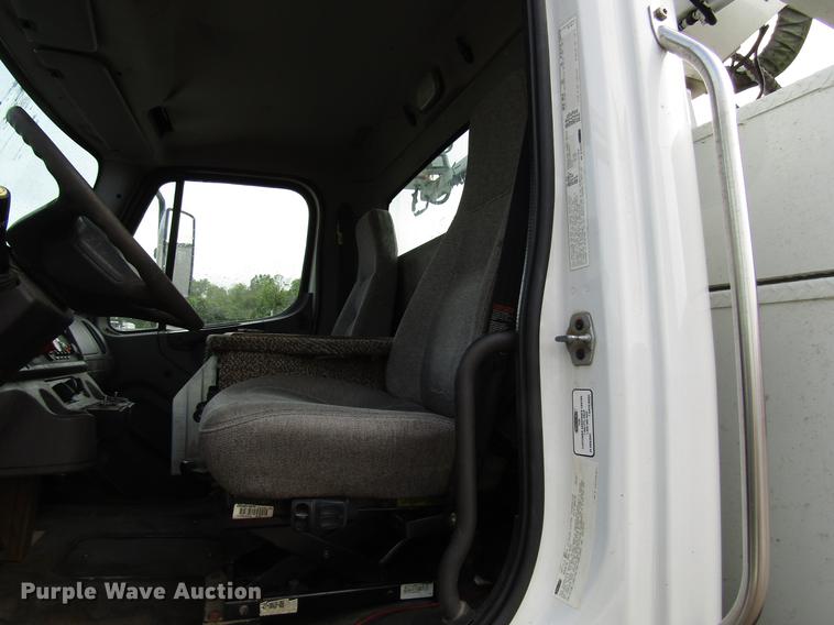 image for item FJ9686 2010 Freightliner Business Class M2 bucket truck