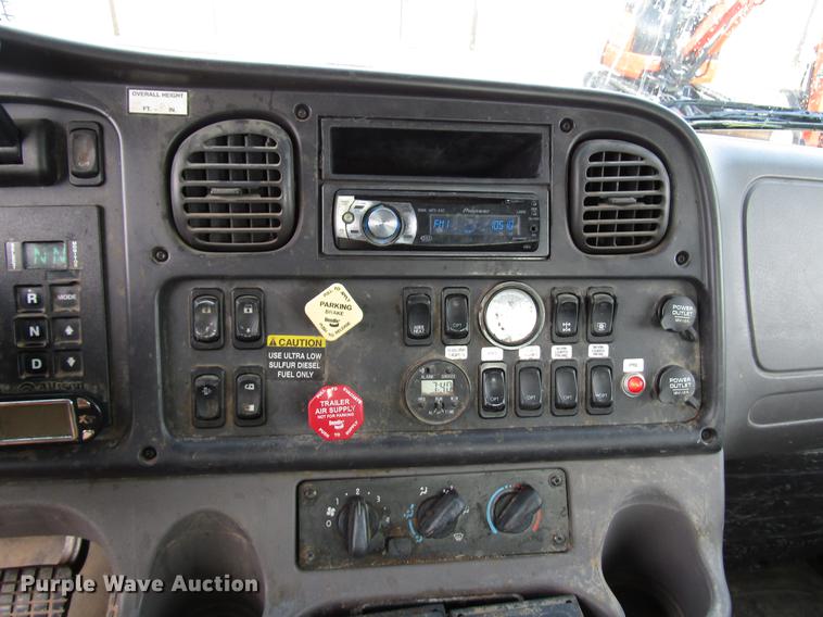 image for item FJ9686 2010 Freightliner Business Class M2 bucket truck