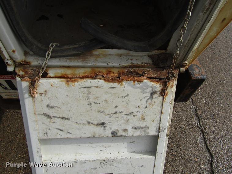 image for item FJ9686 2010 Freightliner Business Class M2 bucket truck