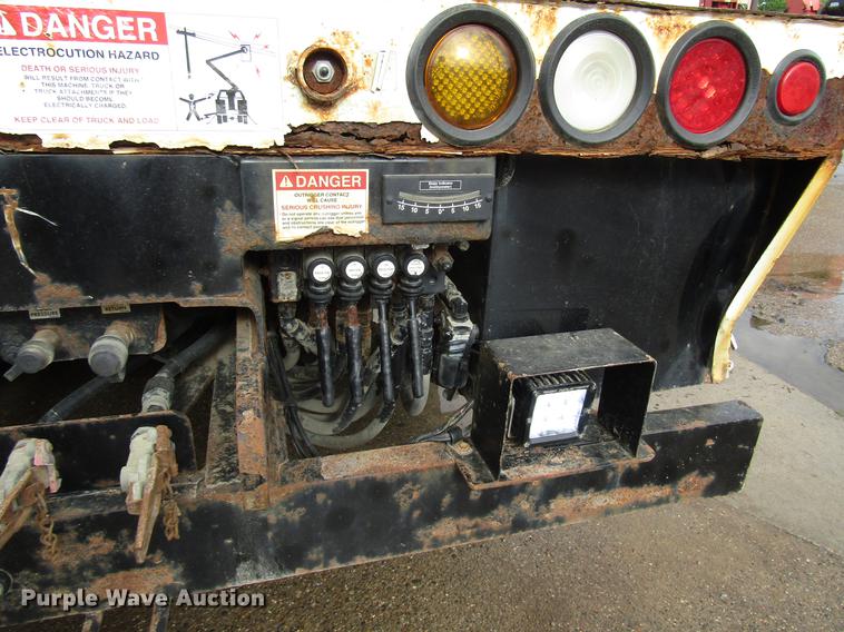 image for item FJ9686 2010 Freightliner Business Class M2 bucket truck