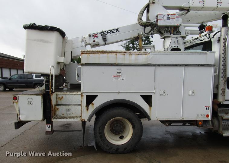 image for item FJ9686 2010 Freightliner Business Class M2 bucket truck