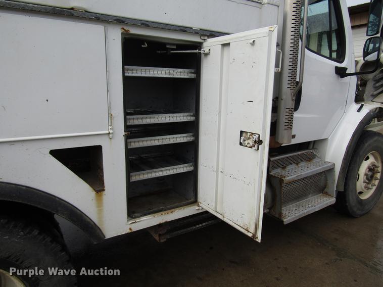 image for item FJ9686 2010 Freightliner Business Class M2 bucket truck