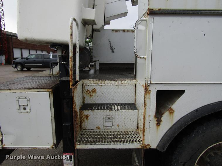 image for item FJ9686 2010 Freightliner Business Class M2 bucket truck