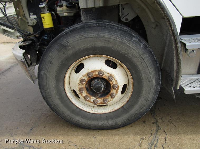 image for item FJ9686 2010 Freightliner Business Class M2 bucket truck