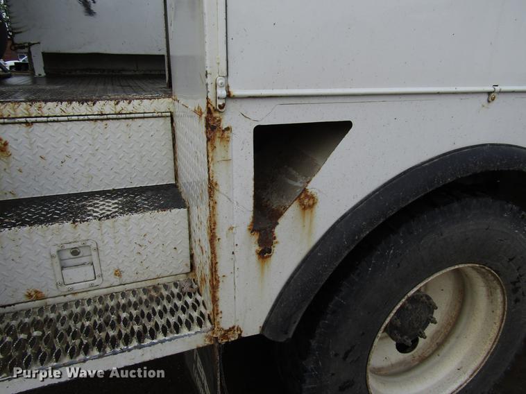 image for item FJ9686 2010 Freightliner Business Class M2 bucket truck