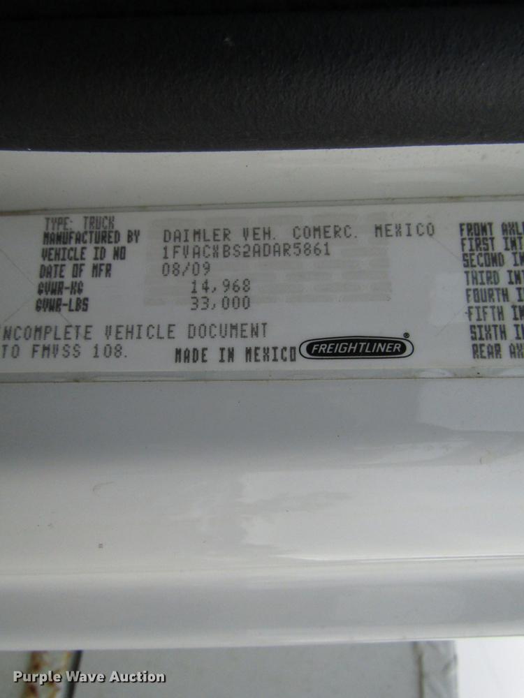 image for item FJ9686 2010 Freightliner Business Class M2 bucket truck