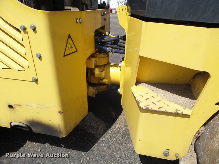 image for item FM9355 2005 Bomag BW120AD-4 double drum vibratory roller