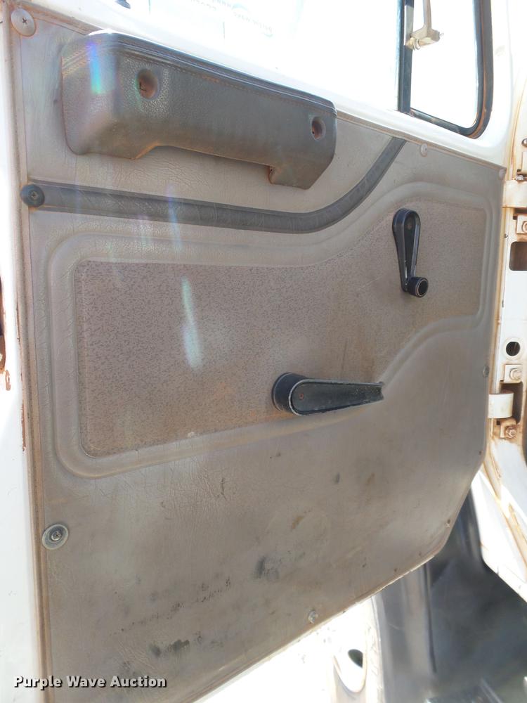 image for item FS9529 1998 International 4900 dump truck