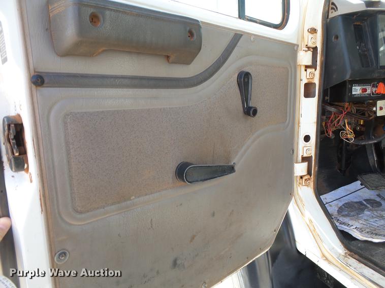 image for item FS9529 1998 International 4900 dump truck