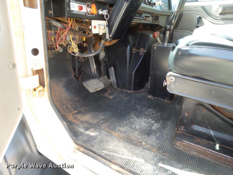 image for item FS9529 1998 International 4900 dump truck