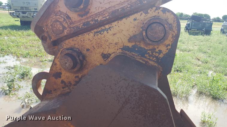 image for item FS9551 2005 Case CX210 excavator