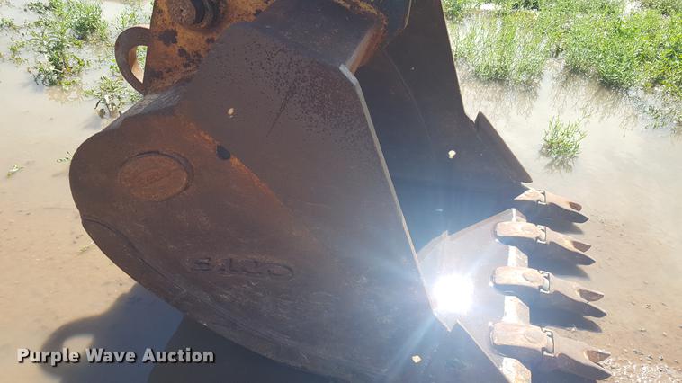 image for item FS9551 2005 Case CX210 excavator