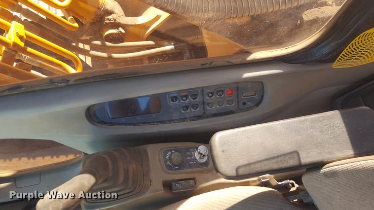 image for item FS9551 2005 Case CX210 excavator