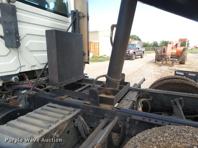 image for item FS9556 2006 International 8600 dump truck