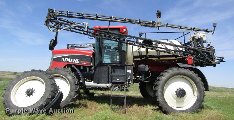 image for item DB4946 2008 Apache AS1010 sprayer