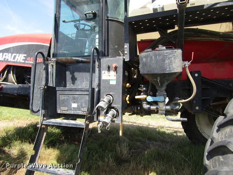 image for item DB4946 2008 Apache AS1010 sprayer
