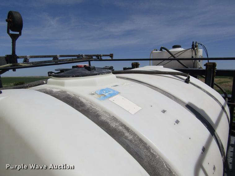 image for item DB4946 2008 Apache AS1010 sprayer