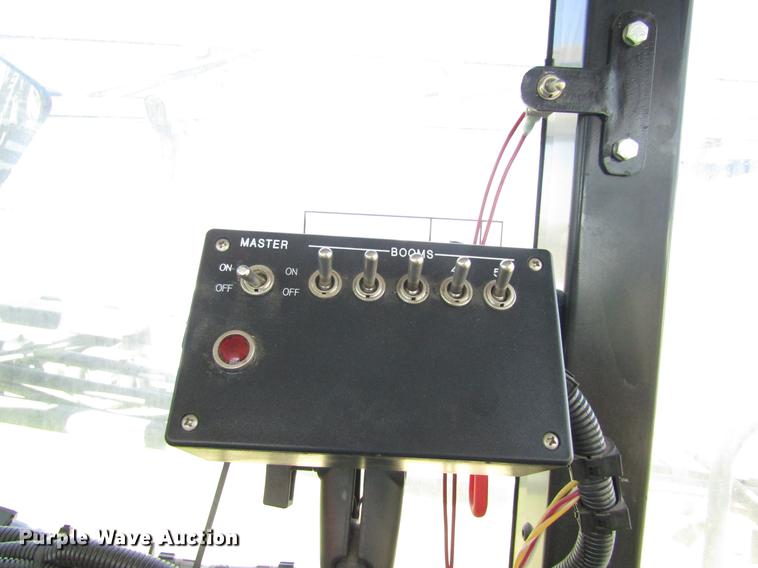 image for item DB4946 2008 Apache AS1010 sprayer