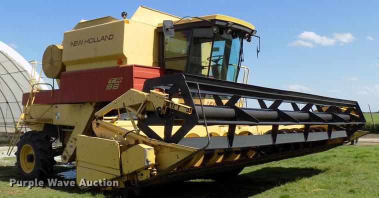image for item DB9653 1988 New Holland TR96 RWA combine
