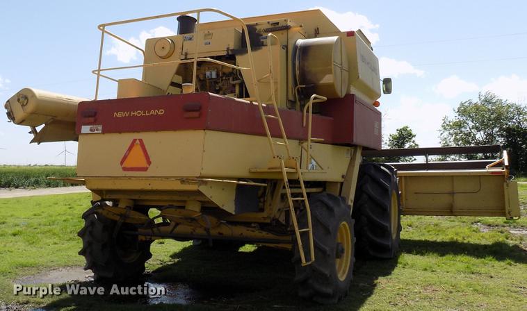 image for item DB9653 1988 New Holland TR96 RWA combine