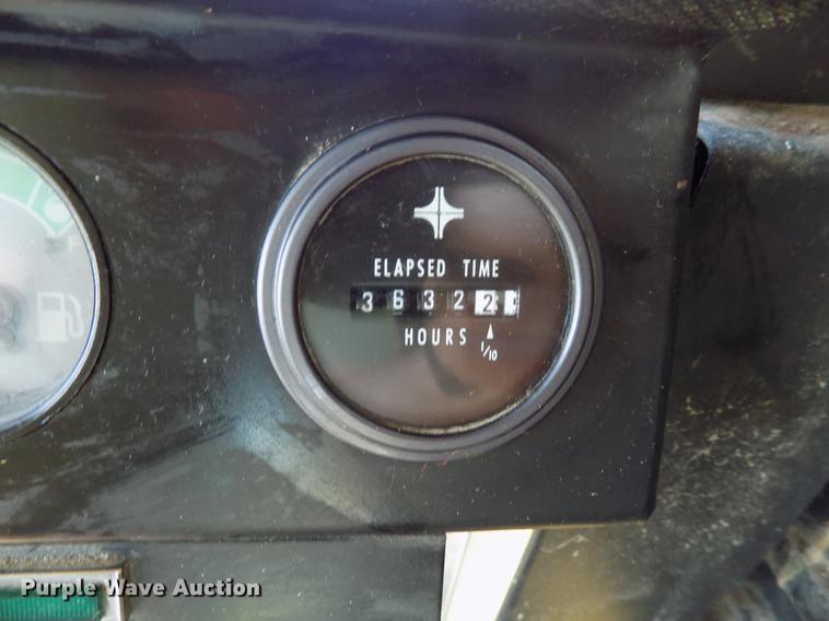 image for item DB9653 1988 New Holland TR96 RWA combine