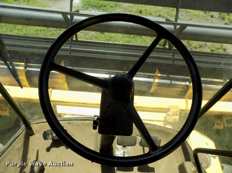 image for item DB9653 1988 New Holland TR96 RWA combine