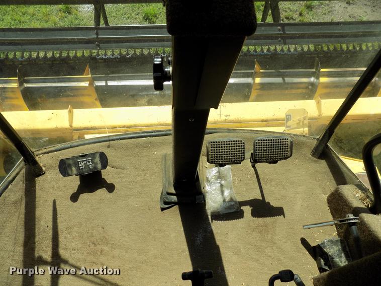 image for item DB9653 1988 New Holland TR96 RWA combine