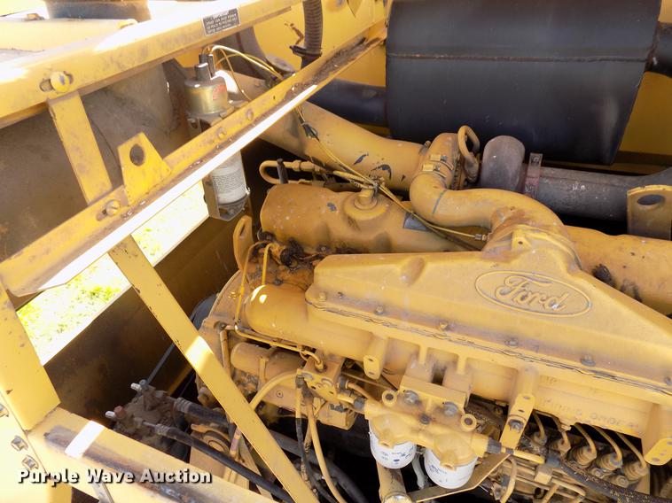 image for item DB9653 1988 New Holland TR96 RWA combine