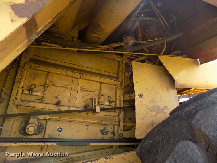 image for item DB9653 1988 New Holland TR96 RWA combine