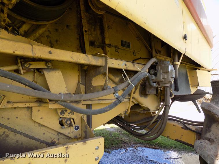 image for item DB9653 1988 New Holland TR96 RWA combine