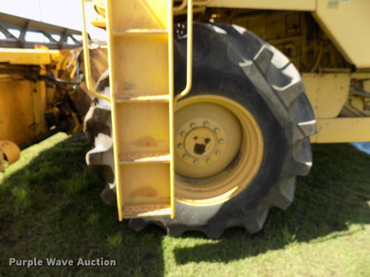 image for item DB9653 1988 New Holland TR96 RWA combine