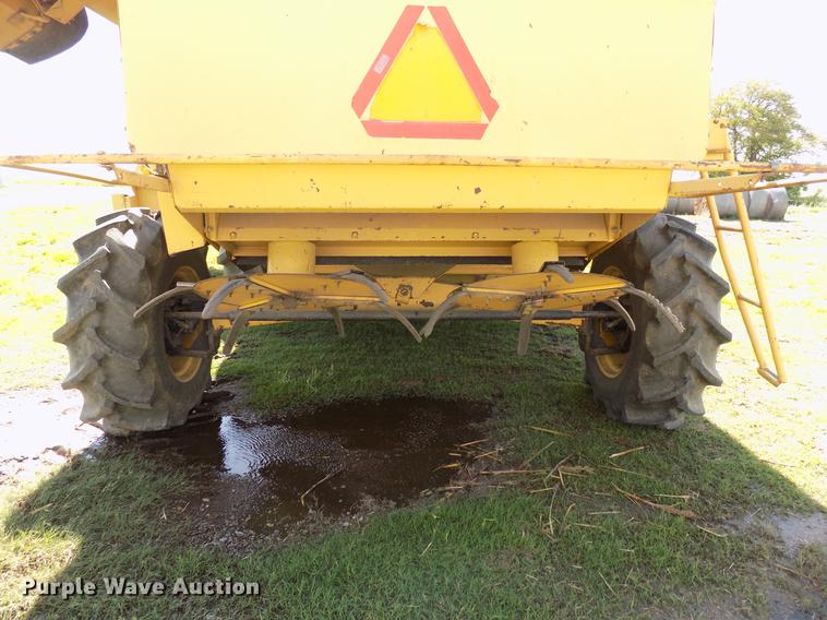 image for item DB9653 1988 New Holland TR96 RWA combine