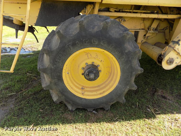 image for item DB9653 1988 New Holland TR96 RWA combine