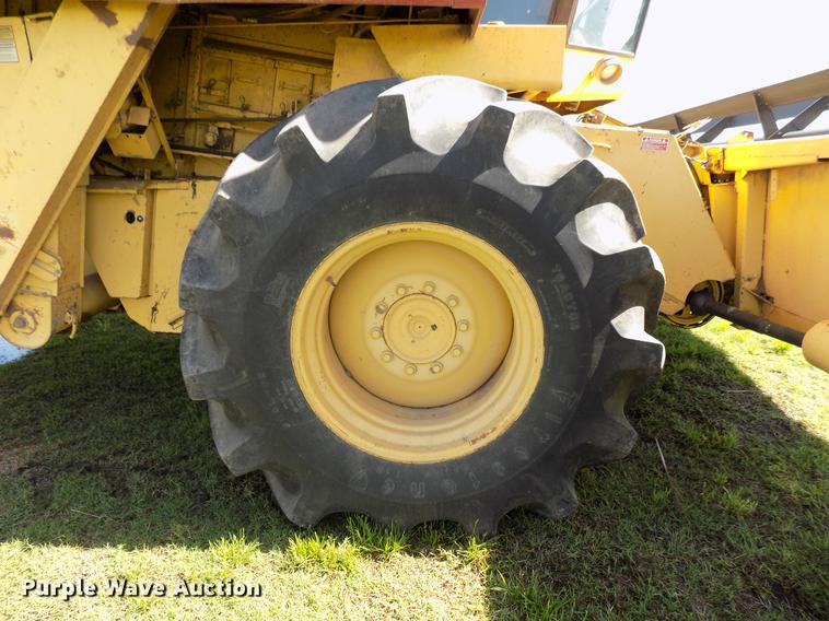 image for item DB9653 1988 New Holland TR96 RWA combine